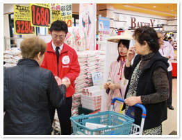 試食販売の模様